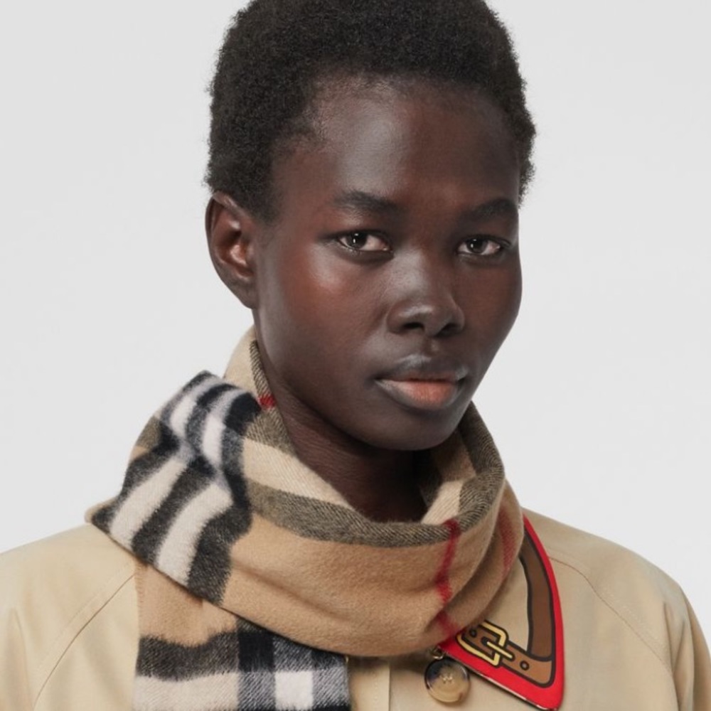 FLASH SALE ⚡️Burberry’s The Classic Check Cashmere Scarf